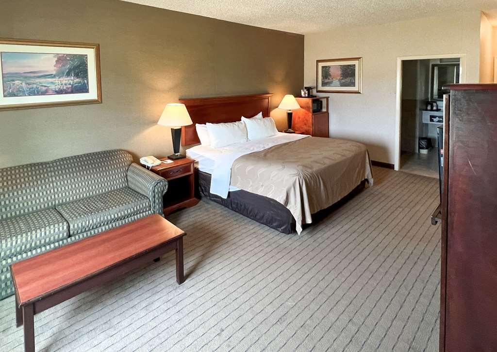Quality Inn & Suites Grants - I-40 Room photo